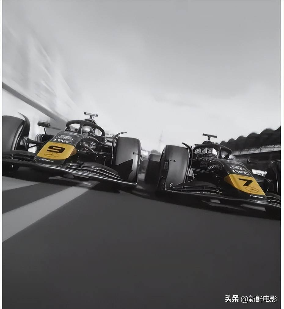 场面火爆！赛车观众席沸腾不已