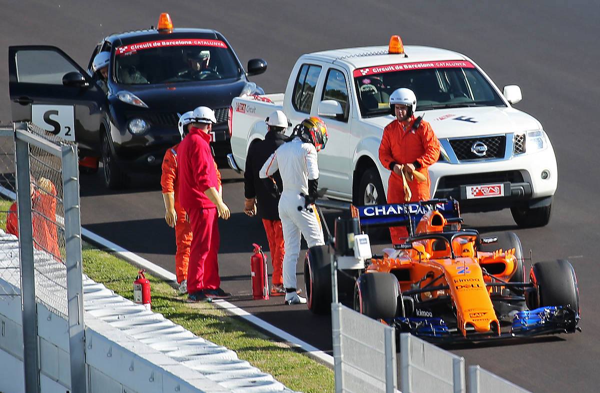 雷诺车队逆转阿斯顿马丁，塞恩斯统治全场