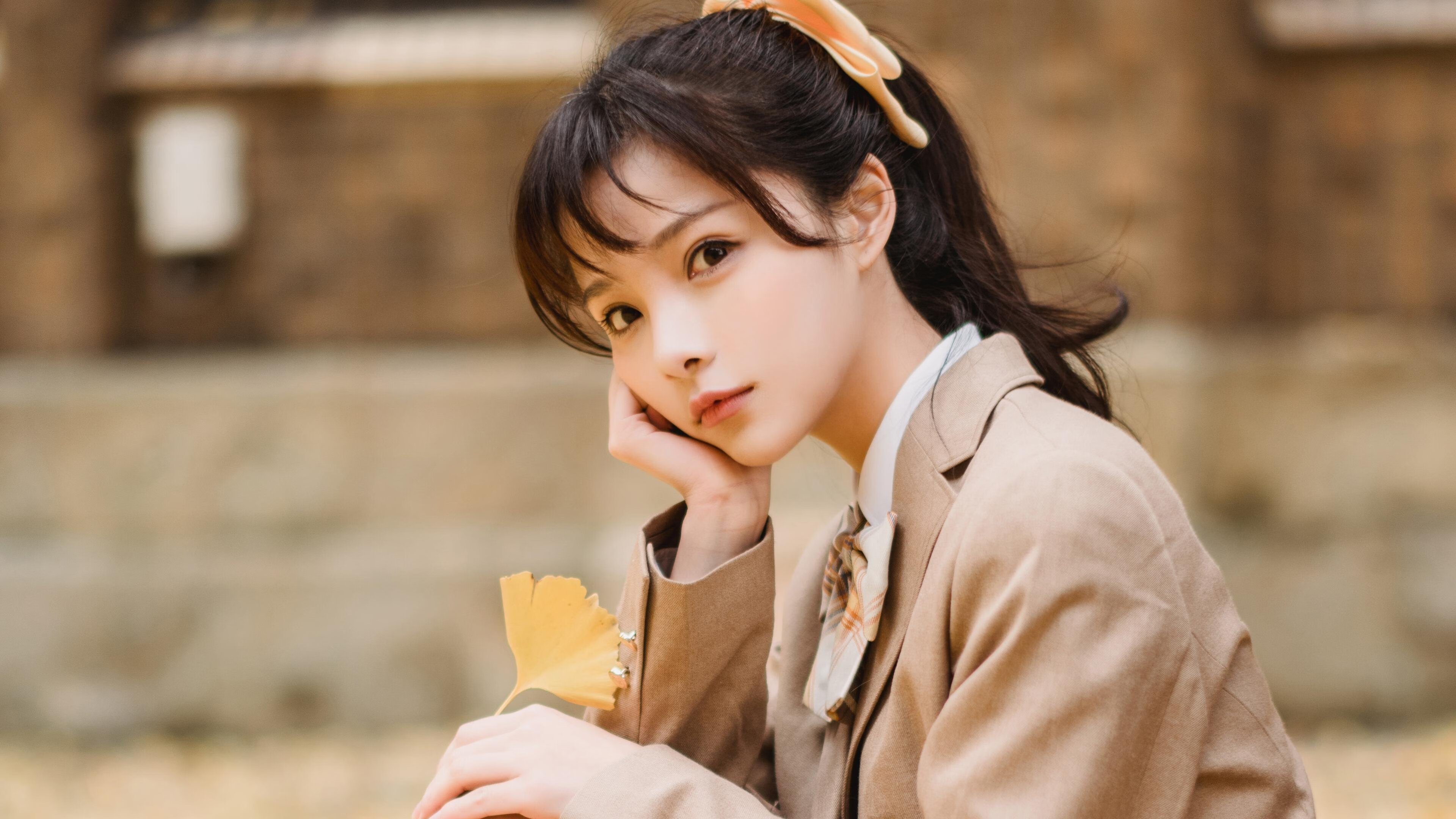 体育的戏剧性，曼城与阿森纳的极限角力，及国家队的冷门警示